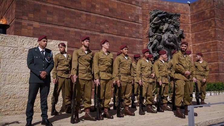 טקס הנחת הזרים ביד ושם