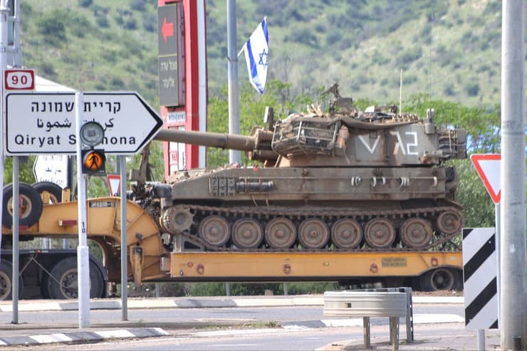 טנק צה"לי מובל לגבול לבנון מאזור קריית שמונה 