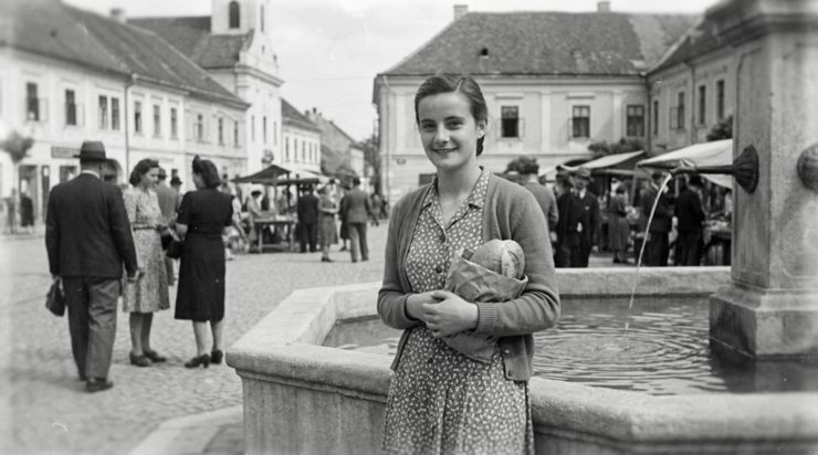 תמונת AI של אירן ממשיכה לחיות בעיירת ילדותה, כאילו לא הייתה שואה מעולם