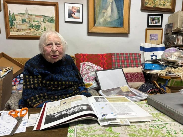 אלזה פריפס בביתה בירושלים