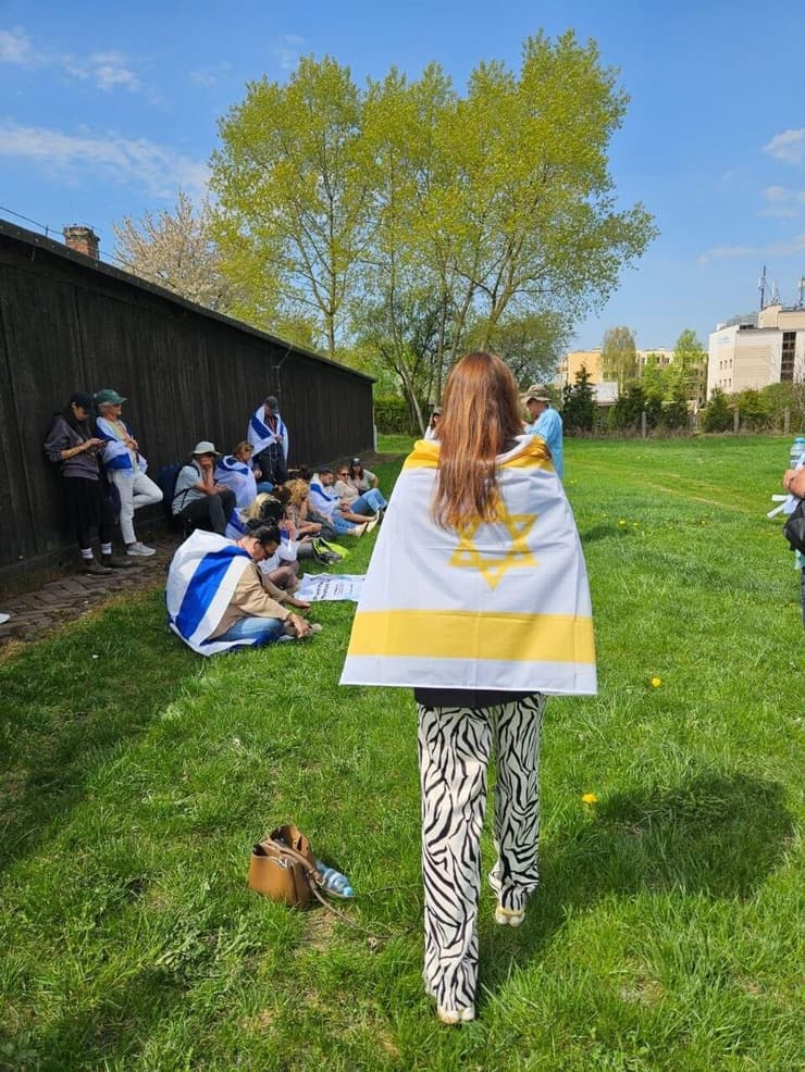 שורדת השבי מורן סטלה ינאי במצעד החיים בפולין