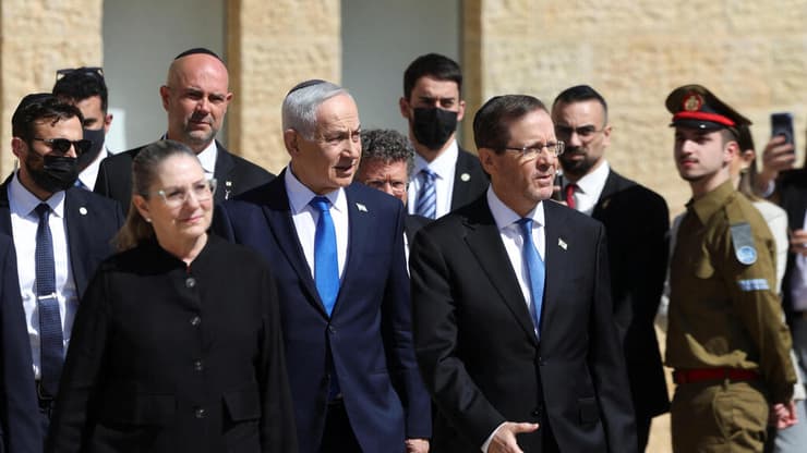 טקס הנחת הזרים ביד ושם ללא קהל