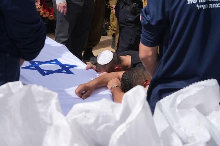 צילום: אפי שריר הלווייתו של רס"ם אייל אוריאל ביאנקו ז"ל בבית העלמין בקצרין