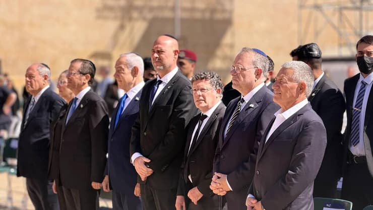 טקס הנחת הזרים ביד ושם ללא קהל