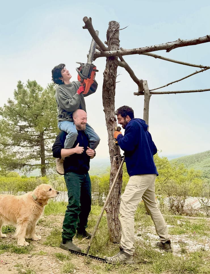 "חיבור עם אנשים סקרנים כמונו". מייסדי “סנטירא", יון בלוך־רנד, עדי ויצמן ודימוסטניס ליברקיס (מימין)