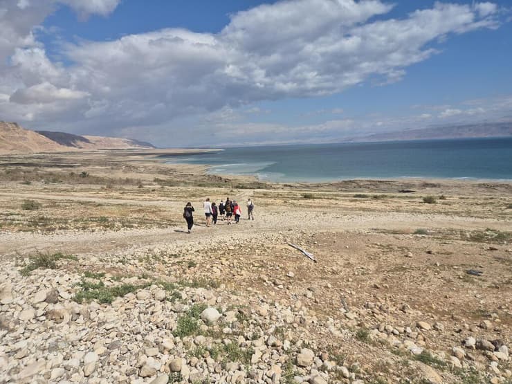 צועדים לארץ הבולענים