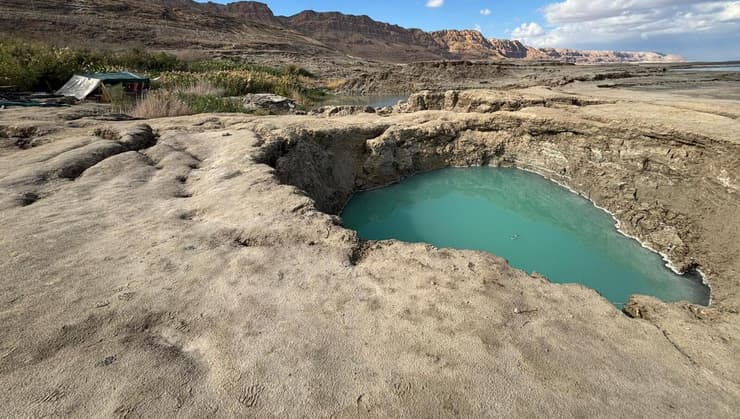 בולען ירוק בדרך לבולען החם-קר