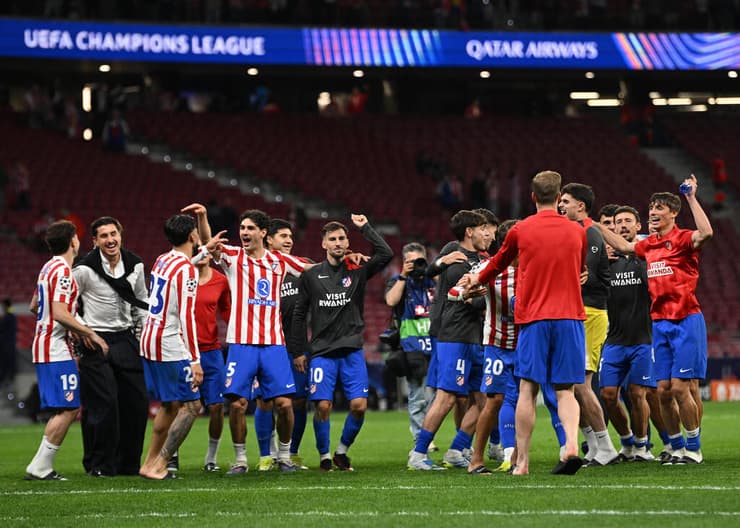 שחקני אתלטיקו חוגגים (צילום: Denis Doyle/Getty Images) שחקני אתלטיקו