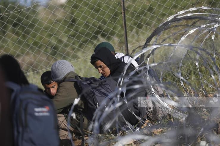 תלמידים מח'רבת אום אל-ח'יר שדרכם לבית הספר נחסמה