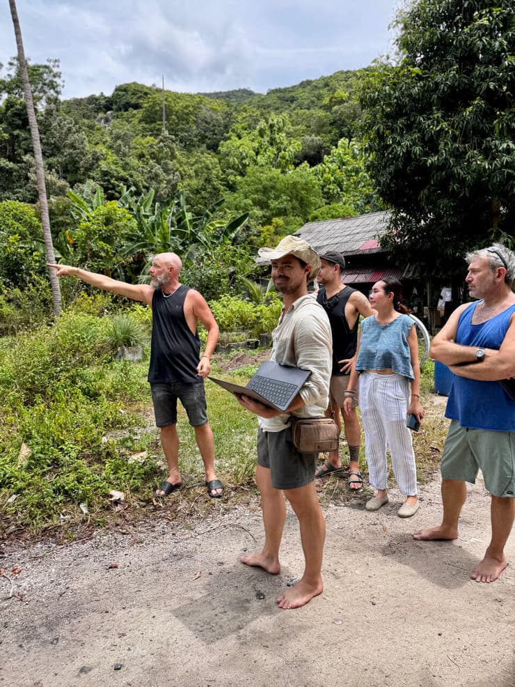 צוות המייסדים בשטח
