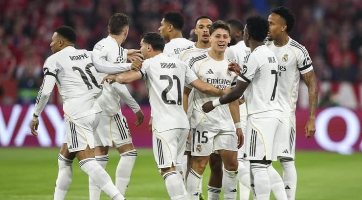 שחקני ריאל מדריד חוגגים (IMAGO) שחקני ריאל מדריד חוגגים