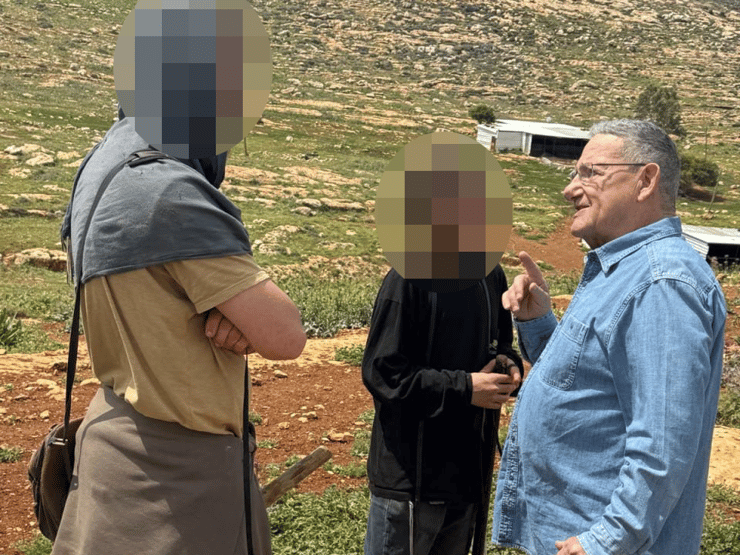 רון בן ישי בשומרון. "מה שראינו טילטל אותנו" (צילום: רון בן ישי ) סיור של רון בן ישי ביו"ש בעקבות הטרור היהודי