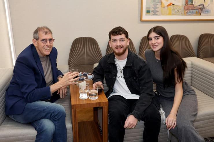 קופרשטיין וזוגתו עם איכנולד