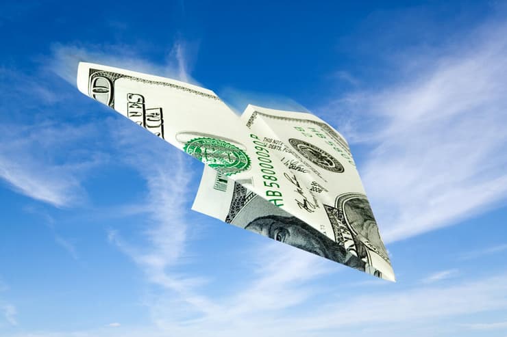 הדולר נמוך - והטיסות זולות יותר (Alexander Kalina / shutterstock) הדולר נמוך - והטיסות זולות יותר