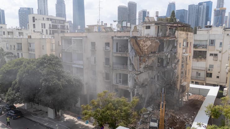 הריסת מבנה הישן במסגרת התחדשות עירונית בתל אביב