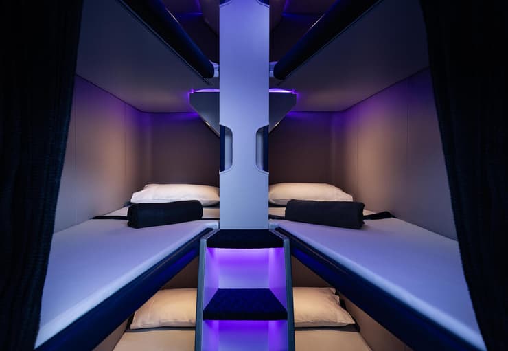 תאי שינה במחלקת תיירים 