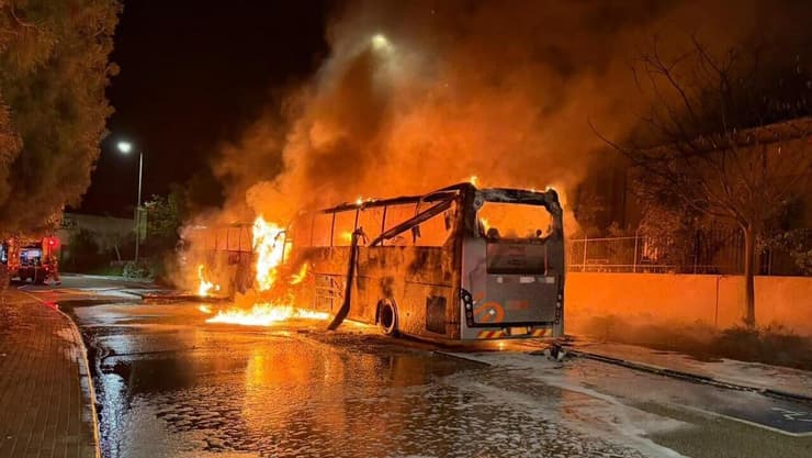 האוטובוסים שעלו באש
