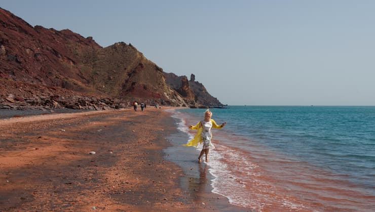 החוף האדום באי הורמוז
