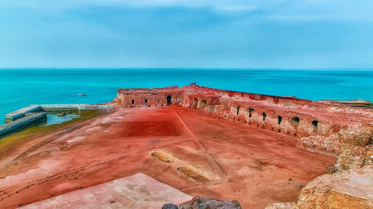 מצודת גבירתנו של ההתעברות, הידועה גם כ"המצודה הפורטוגלית", היא מבצר אבן אדומה באי הורמוז שבאיראן