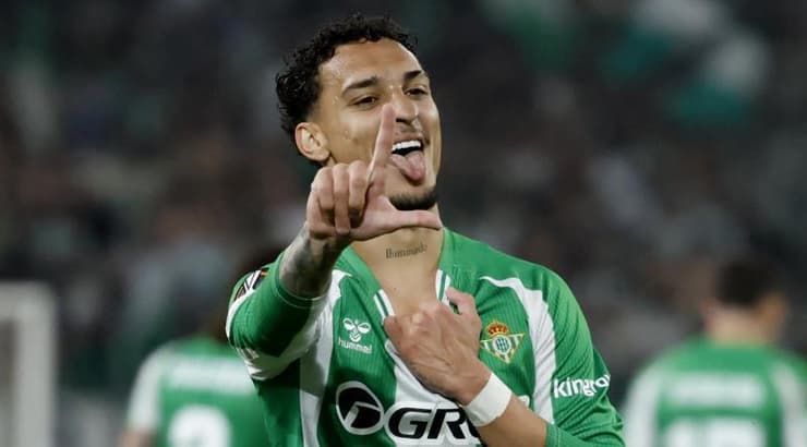 אנתוני חוגג