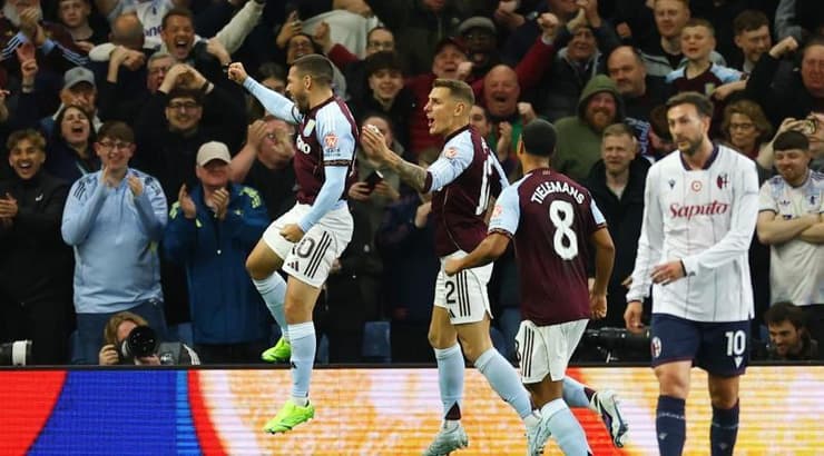 שחקני אסטון וילה מאושרים