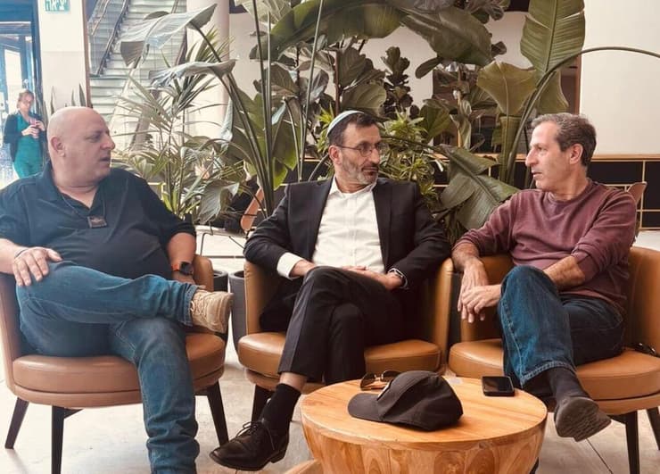 משפחות צוות טנק פרץ ביום זיכרון ראשון מאז השבתם