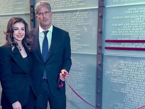 מורגן אורטגוס ואנטון סחנאווי בטקס יום השואה בוושינגטון