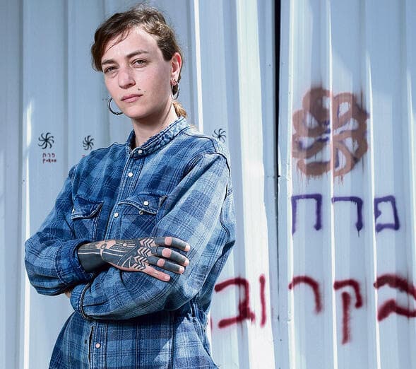 יעל בן כנען. הטיל הרס הכל, הלקוחות התגייסו לעזור  | צילום: ריאן פרויס