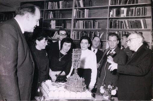 עוגות שהכין יעקב ליפשיץ בראשית ימיה של הכנסת