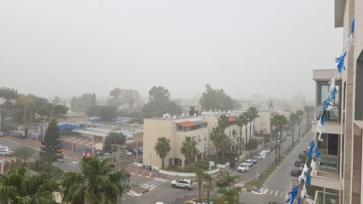 אובך כבד בשמי עכו