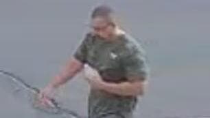 גרסייה כפי שנראה במצלמות האבטחה עוזב את ביתו