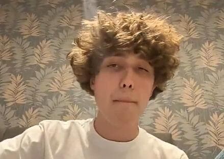 הארי מארש בסרטון שבו הודיע שהמשטרה אוסרת עליו לצלם במרכזי קניות