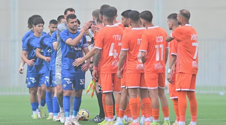 שחקני הפועל ראשון לציון ומכבי פתח תקווה