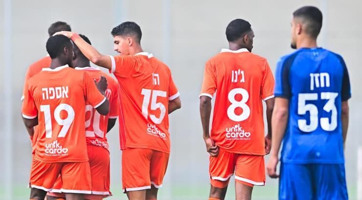 שחקני הפועל ראשון לציון חוגגים