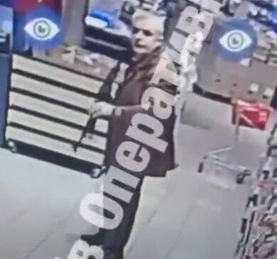 אוקראינה אירוע ירי קייב יורה התבצר בני ערובה סופרמרקט