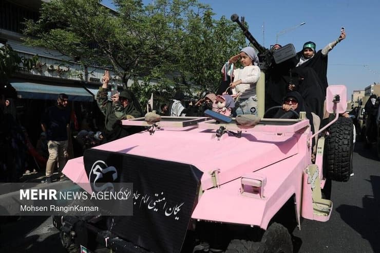 נשים איראניות בכינוס סולדריות למען מוג'תבא חמינאי