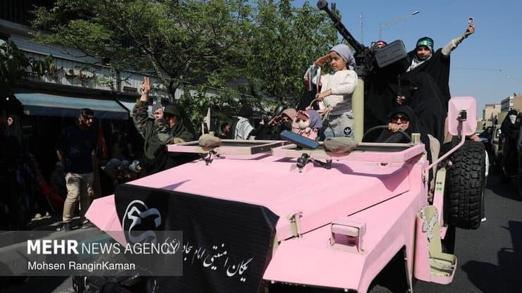 נשים איראניות בכינוס סולדריות למען מוג'תבא חמינאי