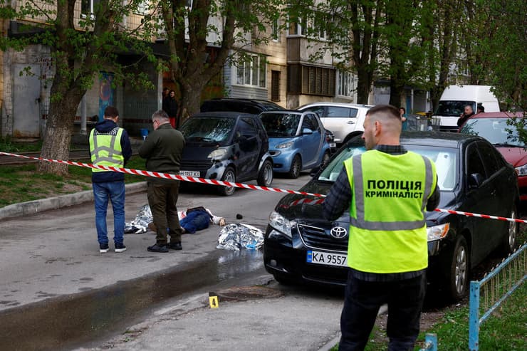 אוקראינה אירוע ירי בני ערובה סופרמרקט קייב יורה חמוש