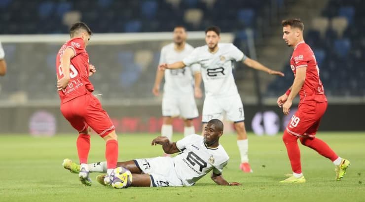 כריס טיהי גולש