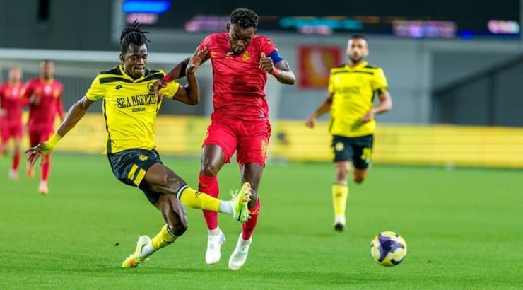 בקארי קונאטה מחלץ ליוג׳ין אנסה