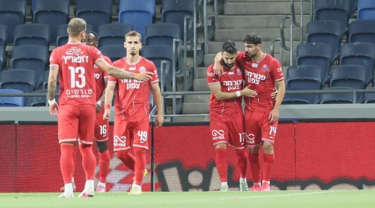 שחקני הפועל חיפה חוגגים את שער היתרון