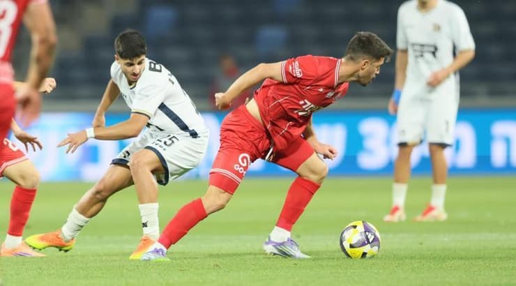 איאד חלאילי במאבק על הכדור