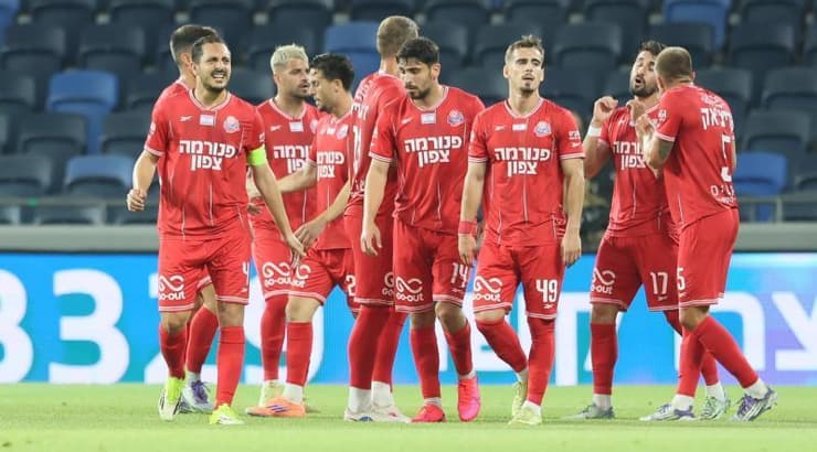 שחקני הפועל חיפה אחרי שער היתרון