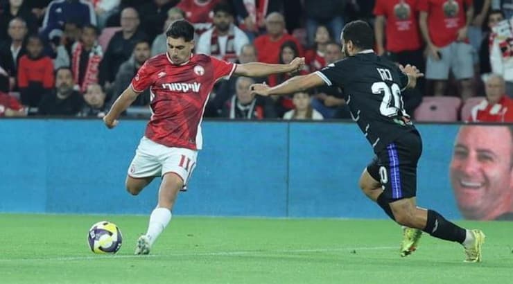 אמיר גנאח מחפש את השער