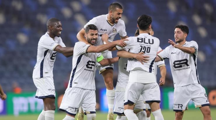 שחקני בני ריינה בעננים