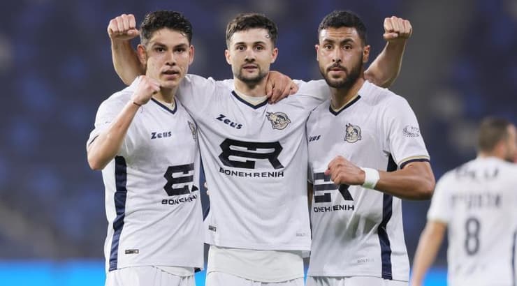 שחקני בני ריינה מבסוטים