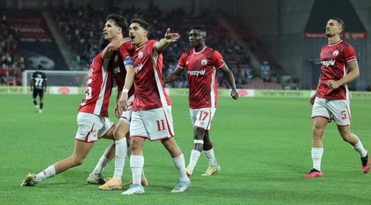 שחקני הפועל באר שבע בטירוף אחרי השער השני