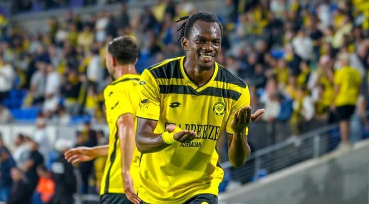 בקארי קונאטה מאושר