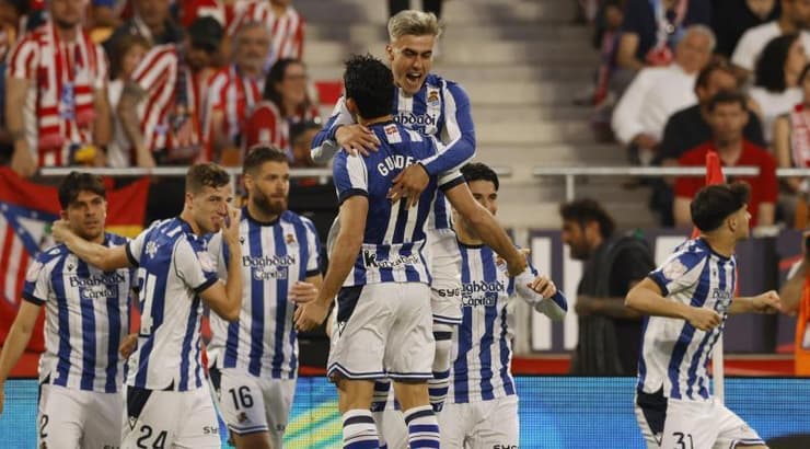 שחקני ריאל סוסיאדד חוגגים