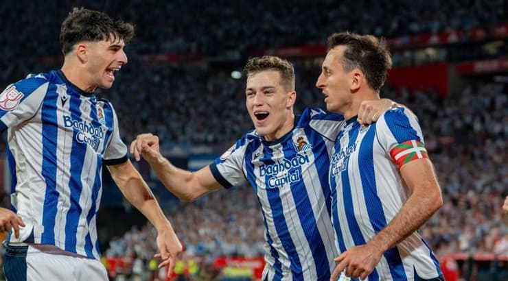 שחקני ריאל סוסיאדד חוגגים